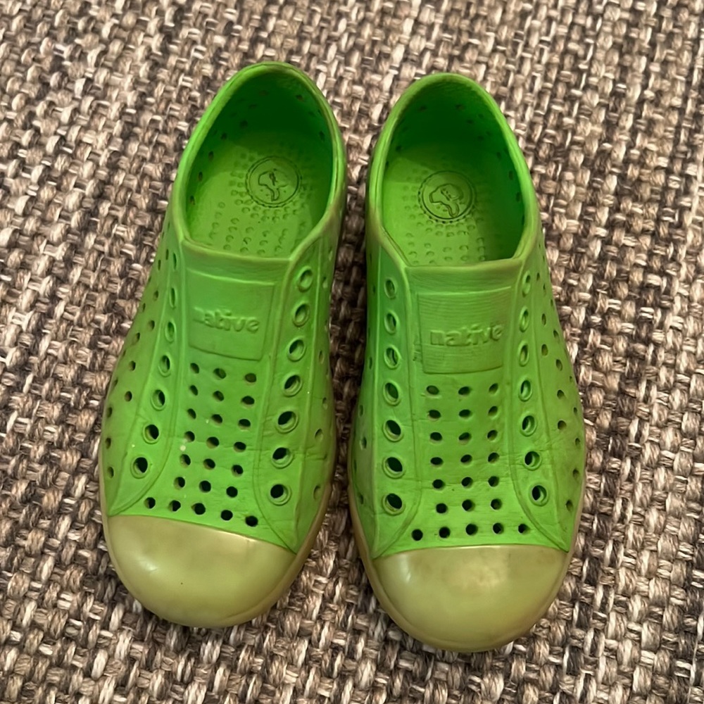Native Lime Green size kids 10